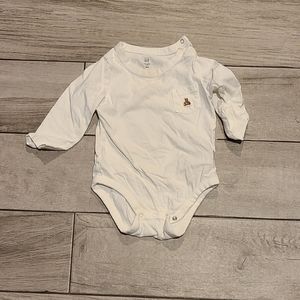 🍓 Baby Gap white long sleeve onesie🌻🍉 🎠 🌸 🍀 ❄️ 🏵💫🎀🦄🪻🍍